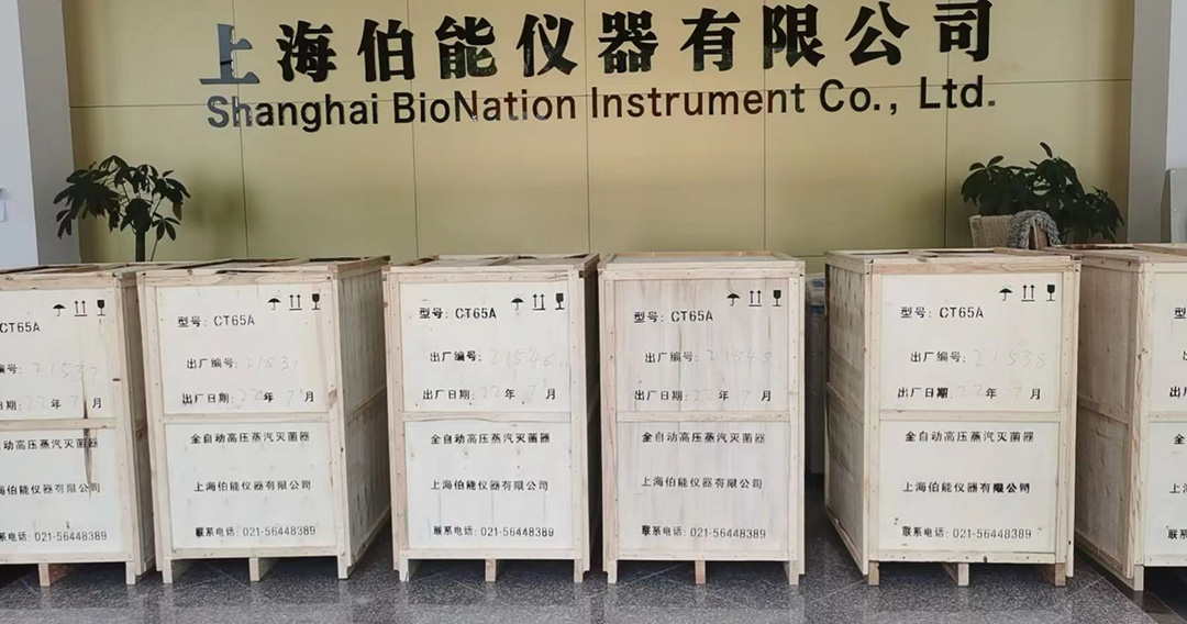 戰高溫斗酷暑，為某省疾控緊急運送一批高壓滅菌器(圖1)